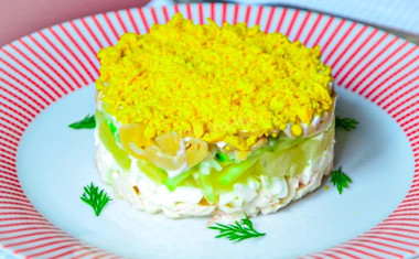 Салат Фиеста с запеченной курицей, ананасами и грибами