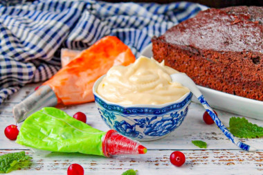 Крем для торта из сметаны и сгущенки