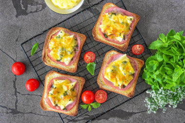 Горячие бутерброды с ананасом и сыром запечённые в духовке