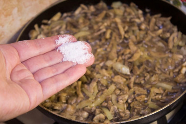 Рецепт - Грибной куриный жюльен с чесноком - Шаг 9 -  Солим