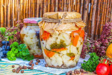 Маринованная цветная капуста на зиму в банках ассорти