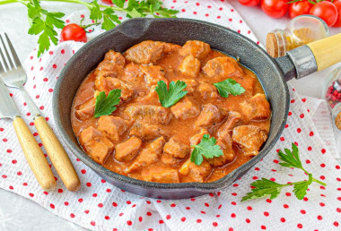 Гуляш из свинины как в советской столовой