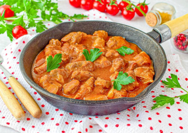 Гуляш из свинины как в советской столовой