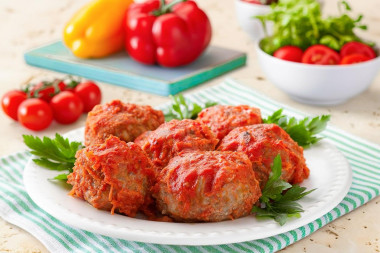 Тефтели в духовке в томатном соусе