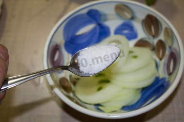 Рецепт - Люля-кебаб из грудок с маринованным луком на противне - Шаг 7 -  Добавляем соль