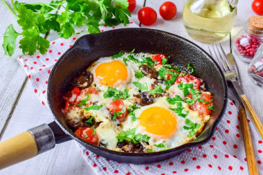 Яичница с грибами шампиньонами помидорами и сыром