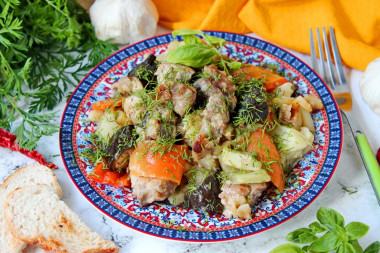 Свинина тушеная с овощами по-домашнему