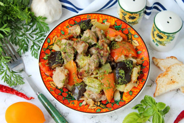 Свинина тушеная с овощами по-домашнему