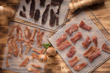 Мясные чипсы джерки в дегидраторе сушилке