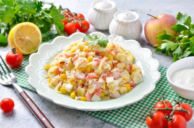 Салат с крабовыми палочками сыром и яблоком