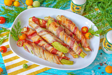 Кабачки с беконом в духовке