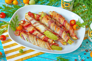 Кабачки с беконом в духовке