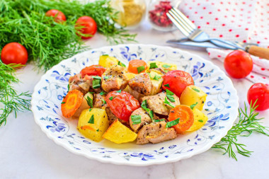 Мясо на противне в духовке с картошкой