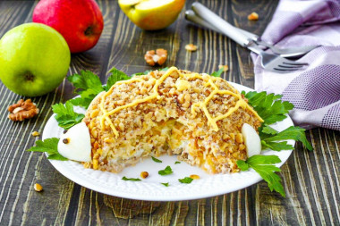 Салат Черепашка с яблоком и грецкими орехами