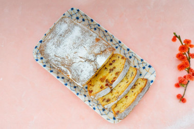 Кекс на кефире и растительном масле с изюмом