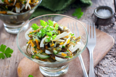 Салат с морской капустой и кальмарами