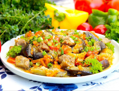 Мясо с перцем и баклажанами