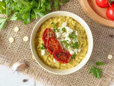 Овсяная каша с сыром и карри