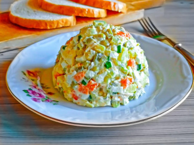 Салат Столичный классический с курицей
