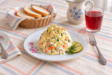 Салат Столичный классический с курицей