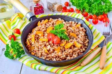 Гречневая каша с морковью и луком