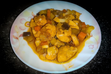 Овощное рагу на куриной грудке