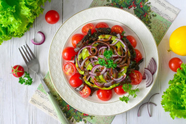 Салат с говядиной и помидорами