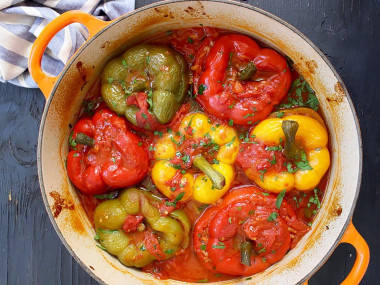 Постный фаршированный перец с рисом и грибами в духовке