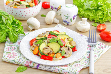 Кабачки с грибами на сковороде