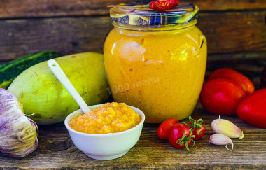 Икра кабачковая с чесноком и томатной пастой и майонезом