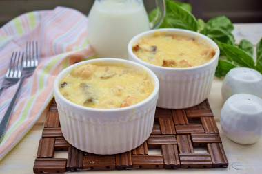Жульен с индейкой и грибами
