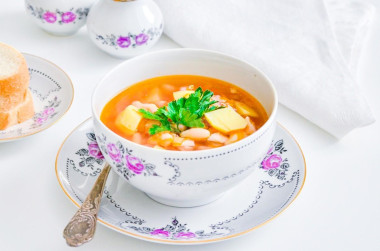 Суп фасолевый с курицей