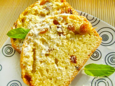 Простой и быстрый кекс с изюмом