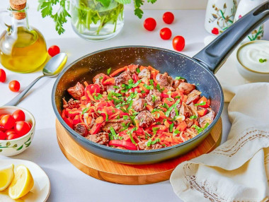 Куриная печень с помидорами