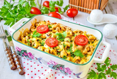 Картошка с курицей и грибами в духовке