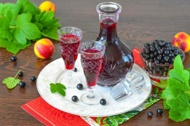 Настойка из черной смородины на водке