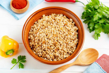 Гречка с яйцом на сковороде