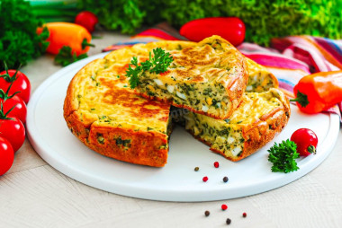 Заливной пирог на кефире в мультиварке с яйцами и луком