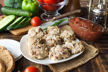 Ежики из фарша в кастрюле