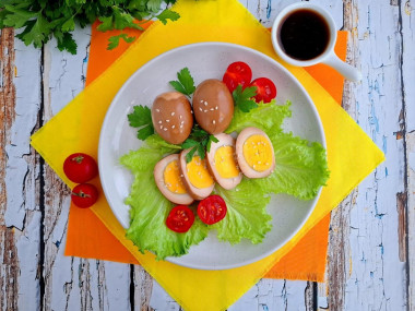 Маринованные яйца в соевом соусе