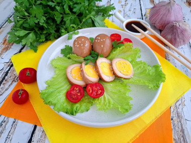 Маринованные яйца в соевом соусе