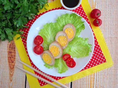 Маринованные яйца в соевом соусе