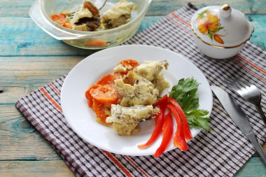Минтай с майонезом морковью и луком в духовке