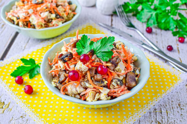 Салат с курицей корейской морковью и грибами