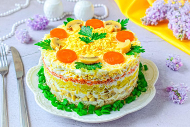 Салат с курицей и грибами классический