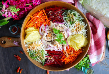 Козел в огороде салат классический с мясом и чипсами