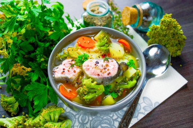 Суп из горбуши с картошкой и брокколи