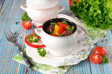 Куриная печень в горшочках в духовке