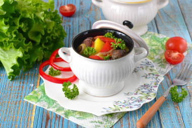 Куриная печень в горшочках в духовке