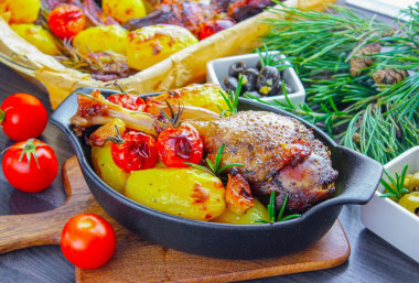 Гусь кусочками с картошкой в духовке